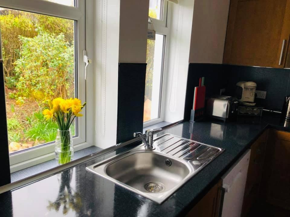 Cosy 3 Bedroom Home In Centre Of Brodick Buitenkant foto